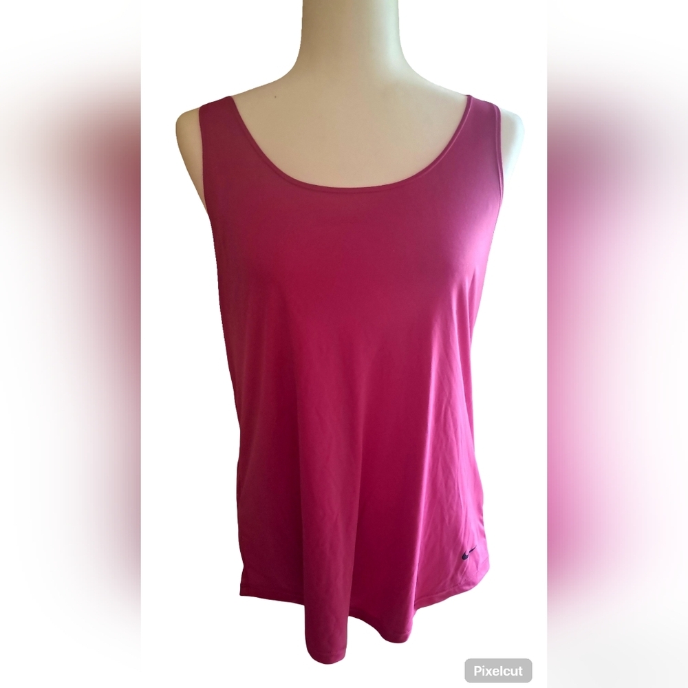 Nike Athletic Sport Women's Size large Soft And Comfortanle Fuchsia Tank Top